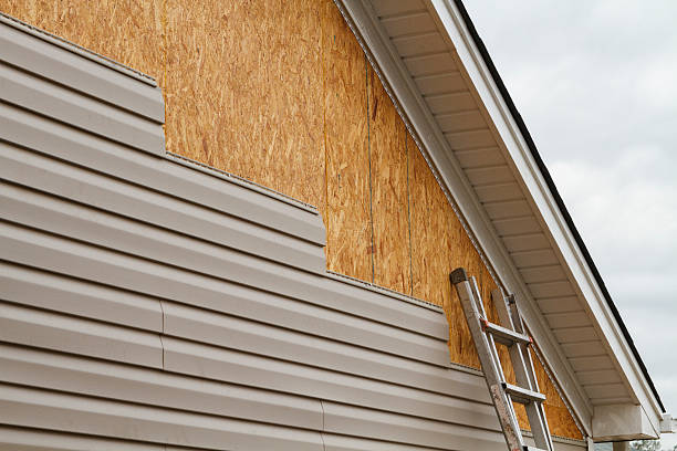 Professional Vinyl Siding technician working in Apollo, PA